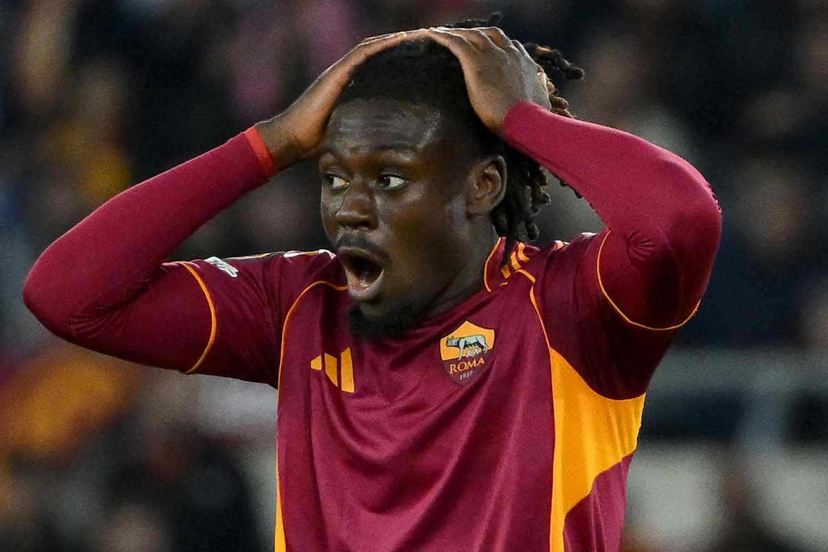 Manu Koné disperato con la maglia della Roma