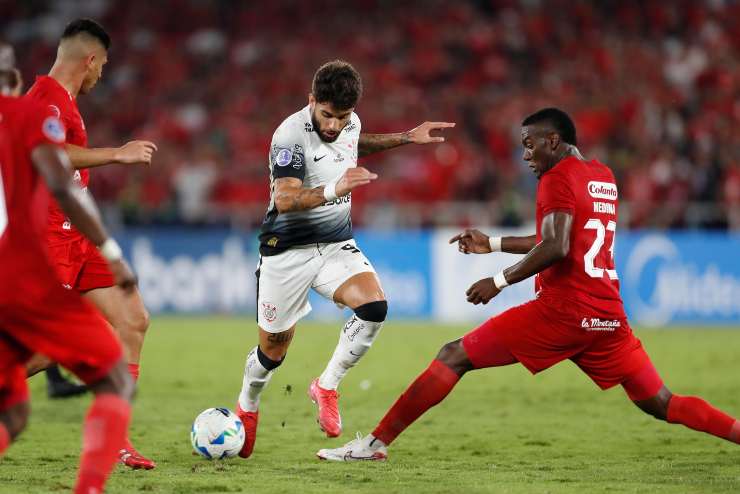 Yuri Alberto prova una sortita offensiva