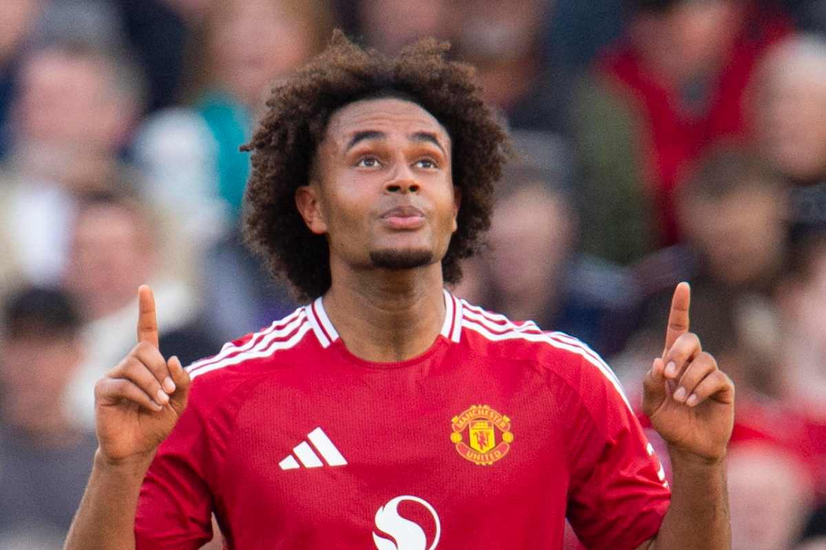 Zirkzee festeggia il gol