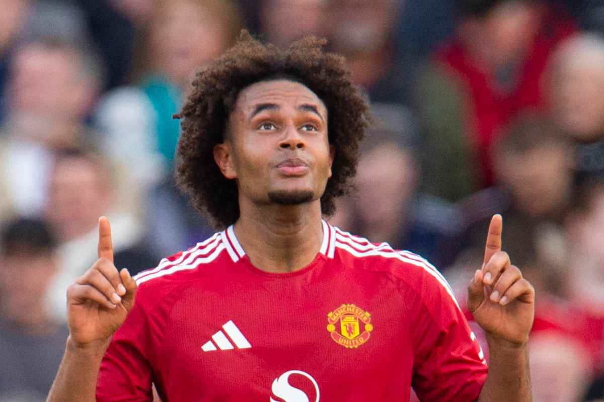 Zirkzee esulta dopo il gol