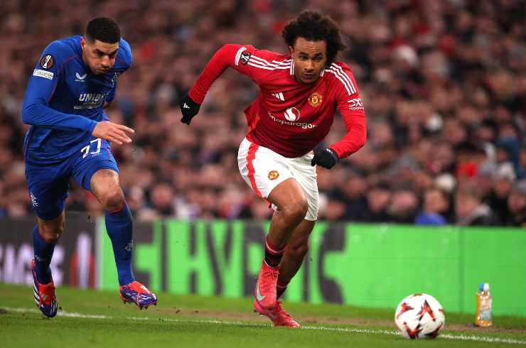 Zirkzee supera il suo diretto avversario