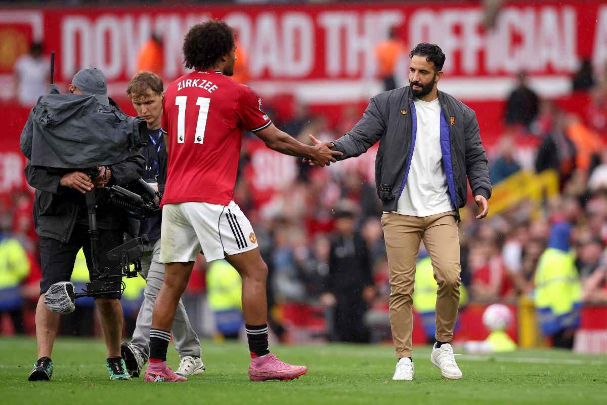 Zirkzee saluta Amorim