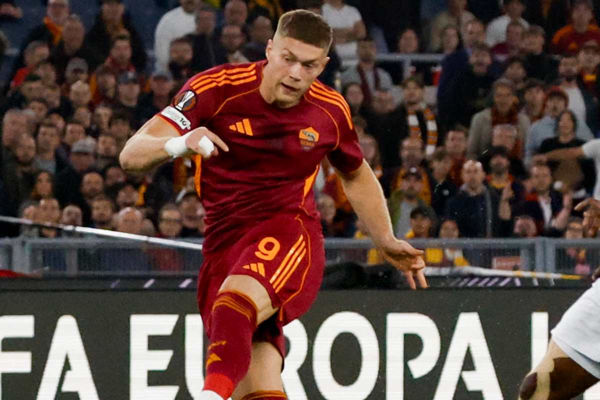 Dovbyk in azione con la maglia della Roma