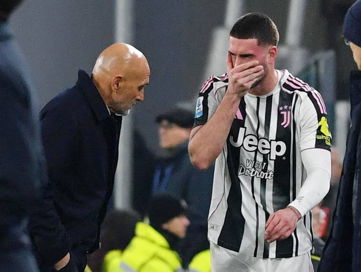 Dusan Vlahovic disperato dopo l'infortunio