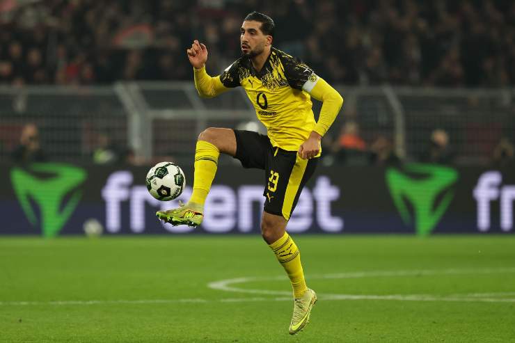 Emre Can conduce il pallone