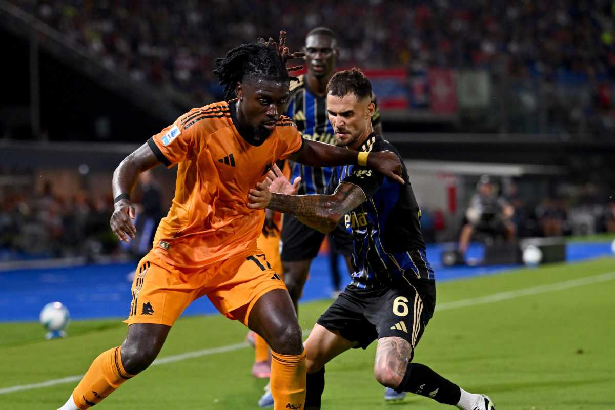 Manu Koné si protegge dall'arrivo di un avversario