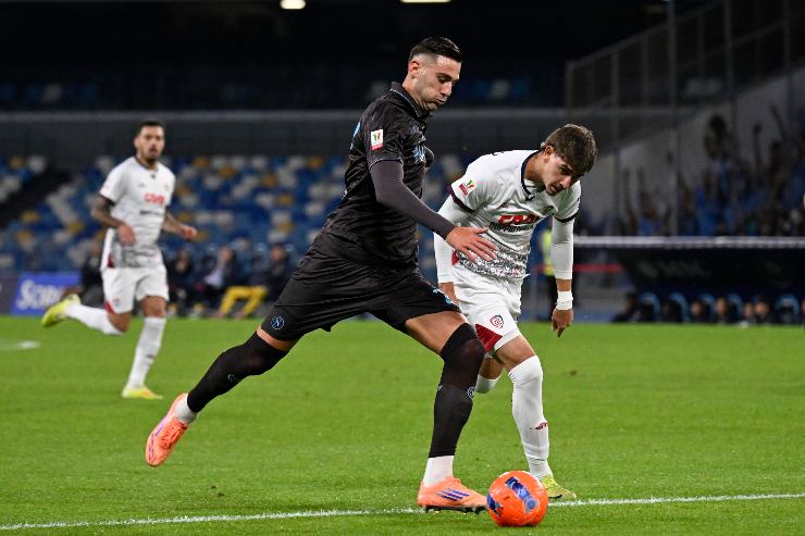 Lorenzo Lucca in azione con la maglia del Napoli