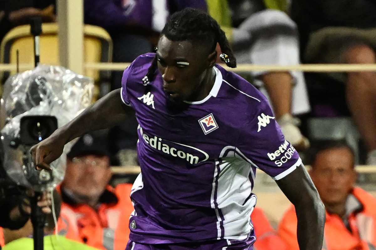 Moise Kean in azione con la maglia viola