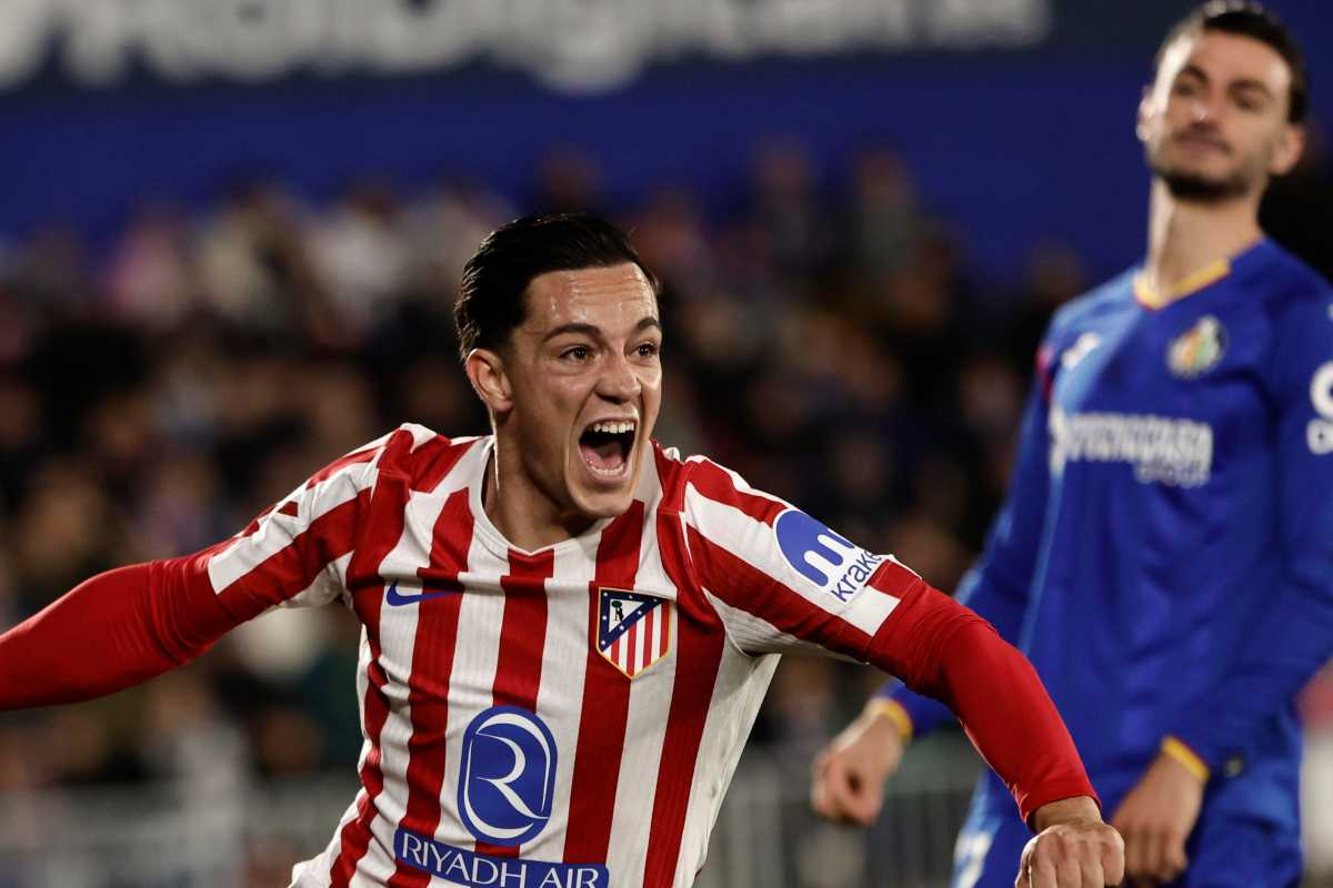 Giacomo Raspadori esulta dopo un gol