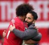 Zirkzee abbraccia Amorim al termine del match
