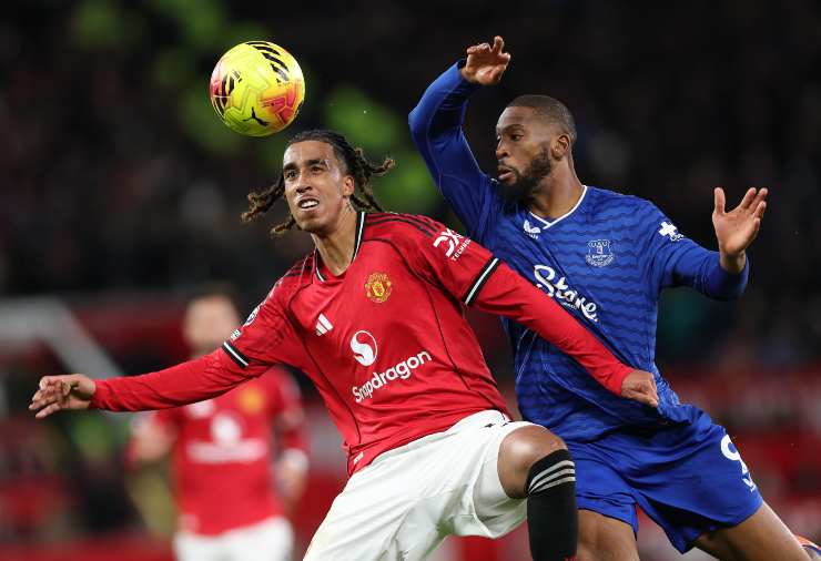 Beto prova ad arrivare su un pallone vagante