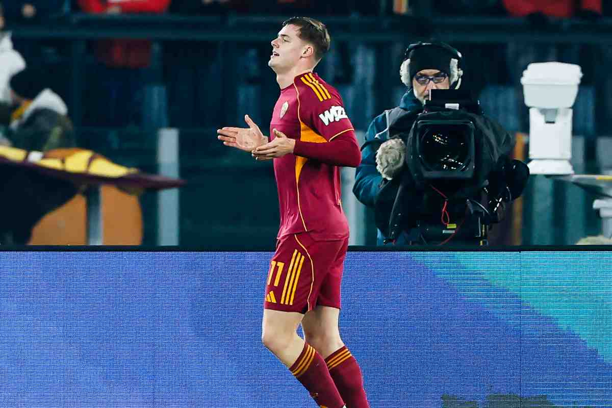 Evan Ferguson esulta dopo un gol