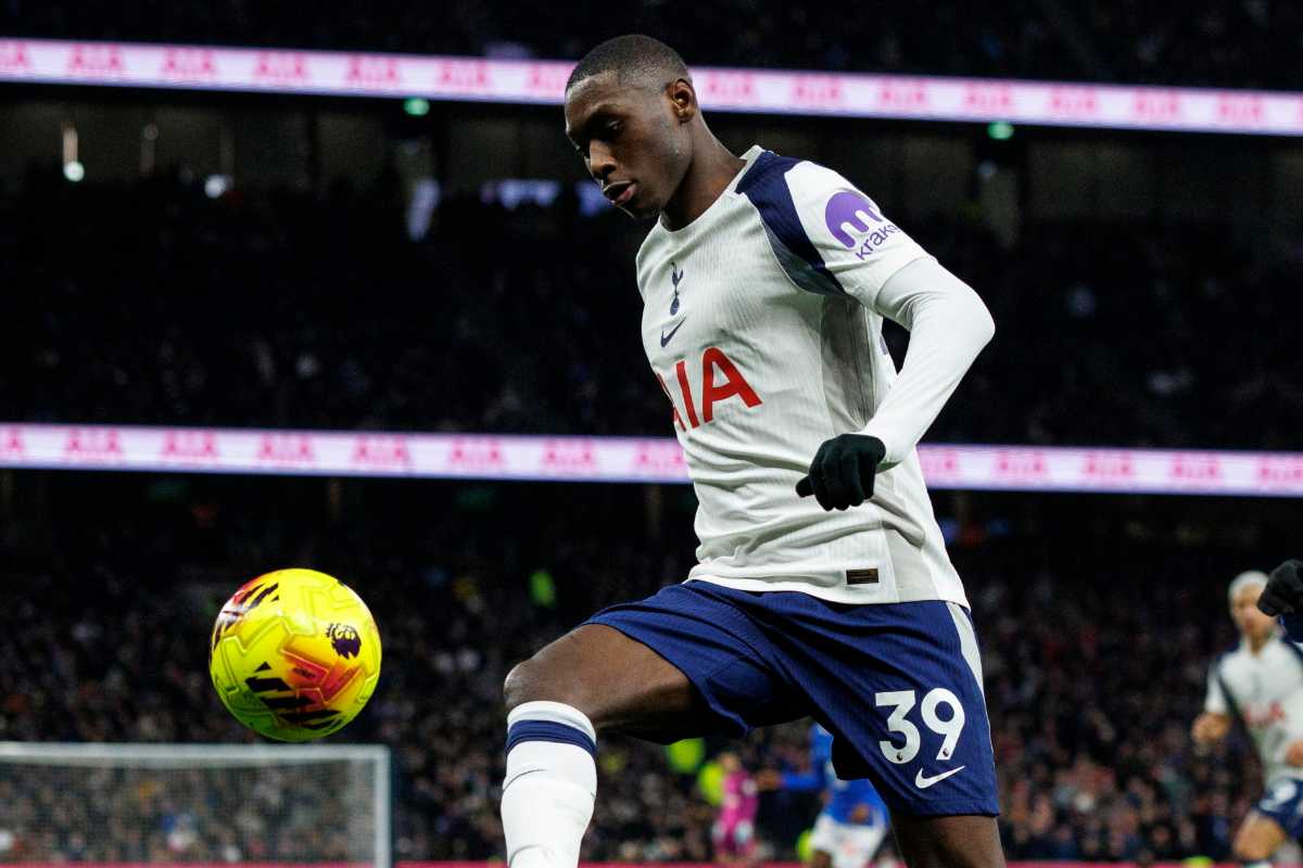 Kolo Muani con la maglia del Tottenham