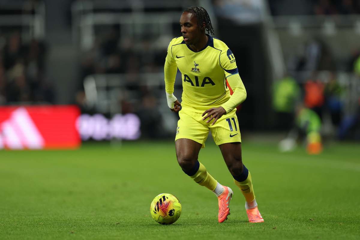 Tel in azione con la maglia del Tottenham