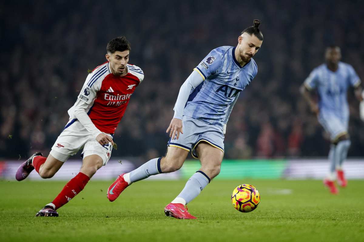 Radu Dragusin durante il derby Arsenal-Tottenham