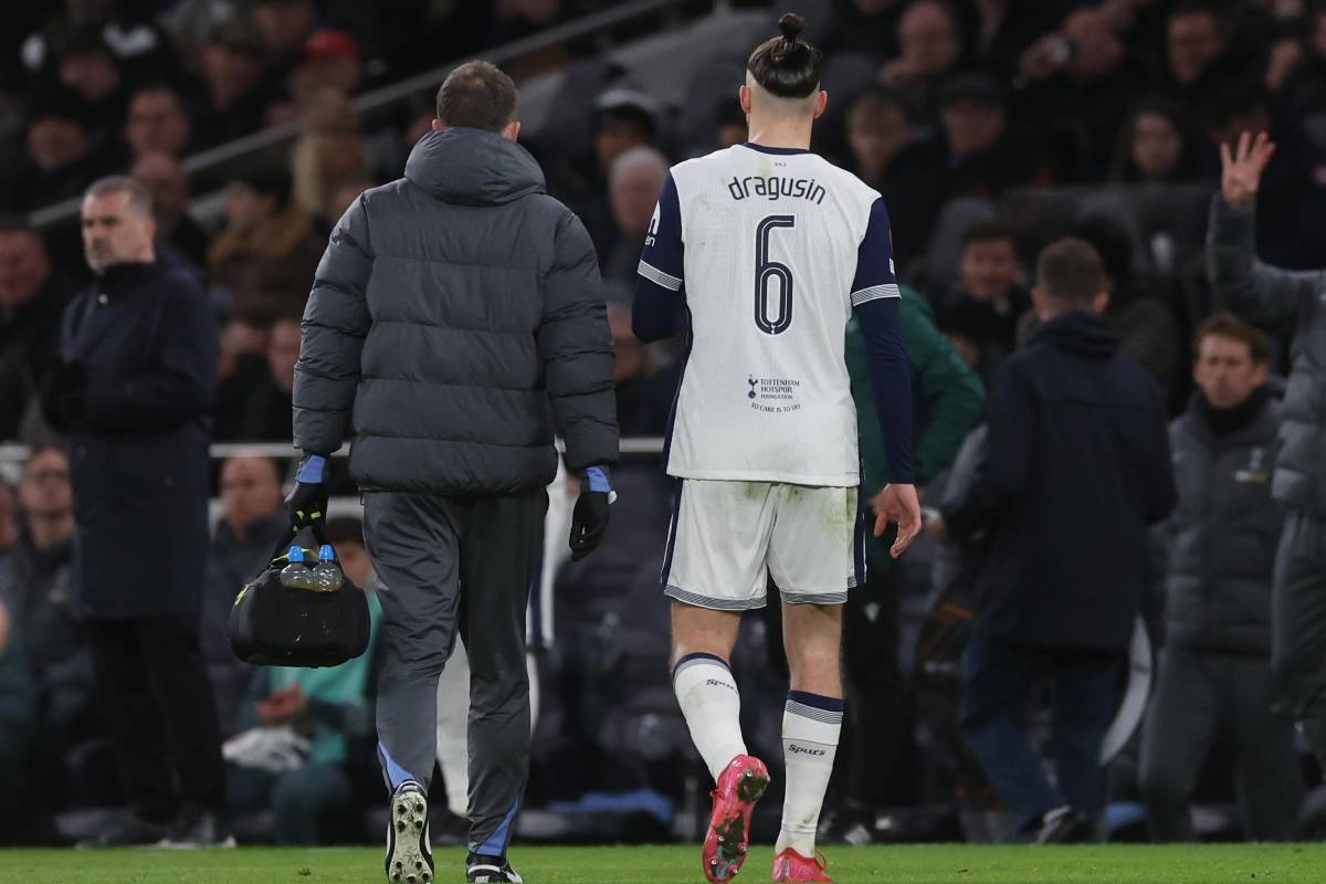 Radu Dragusin lascia il campo