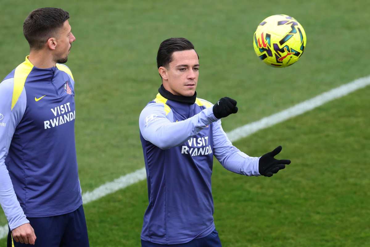 Raspadori in fase di riscaldamento