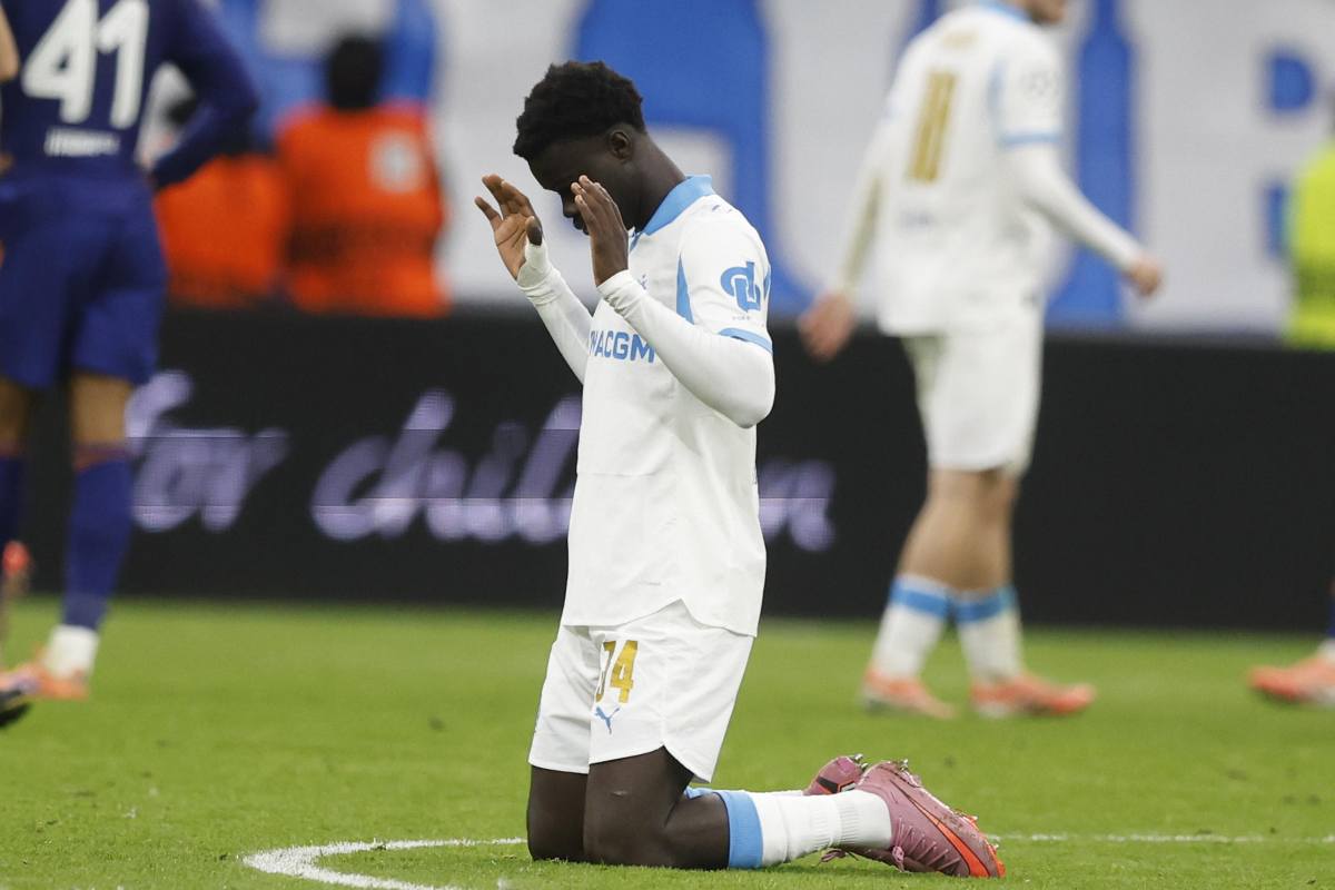 Robinio Vaz prega con la maglia del Marsiglia