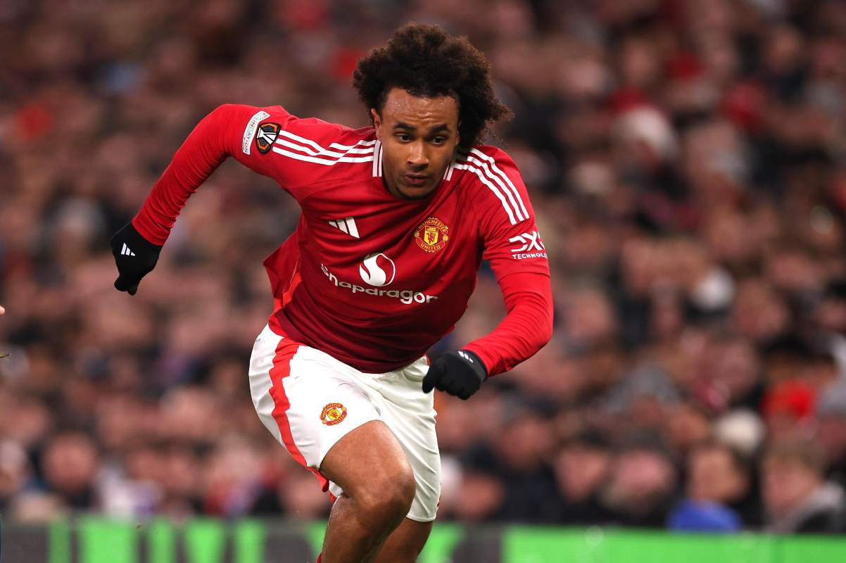 Joshua Zirkzee scatta con la palla