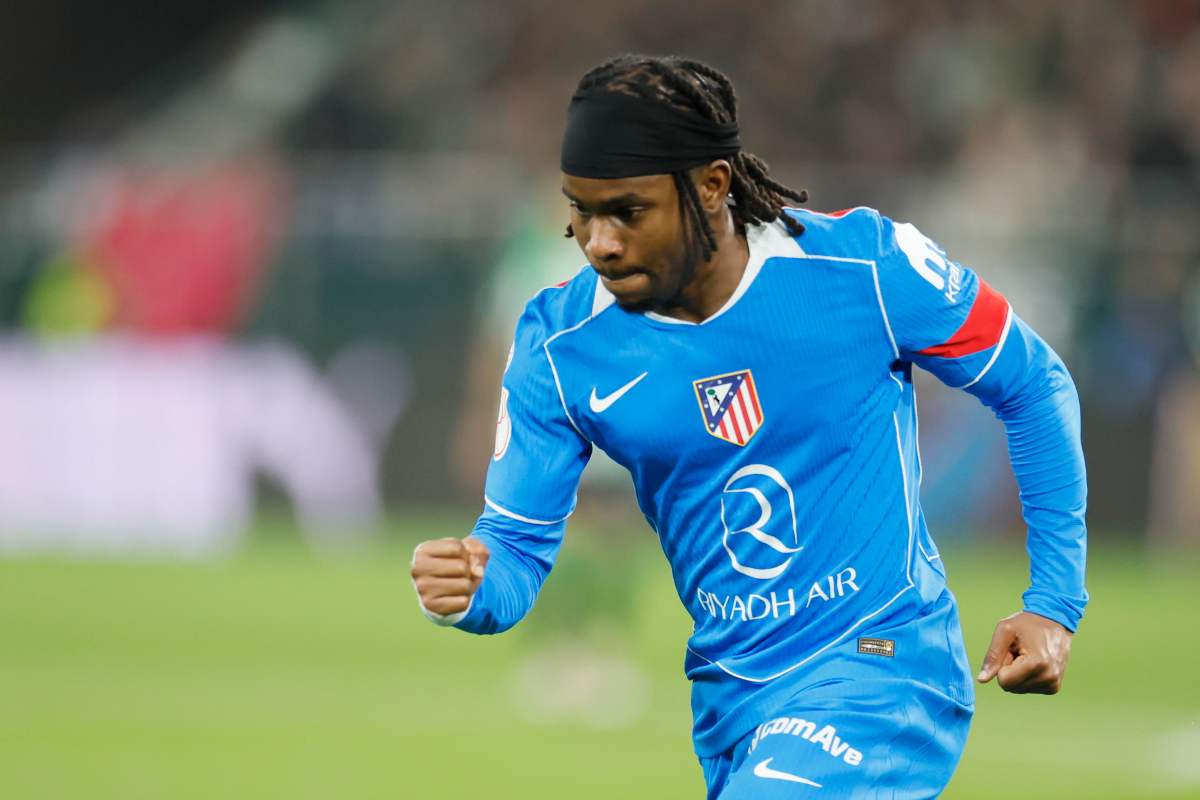 Ademola Lookman in azione con l'Atletico Madrid