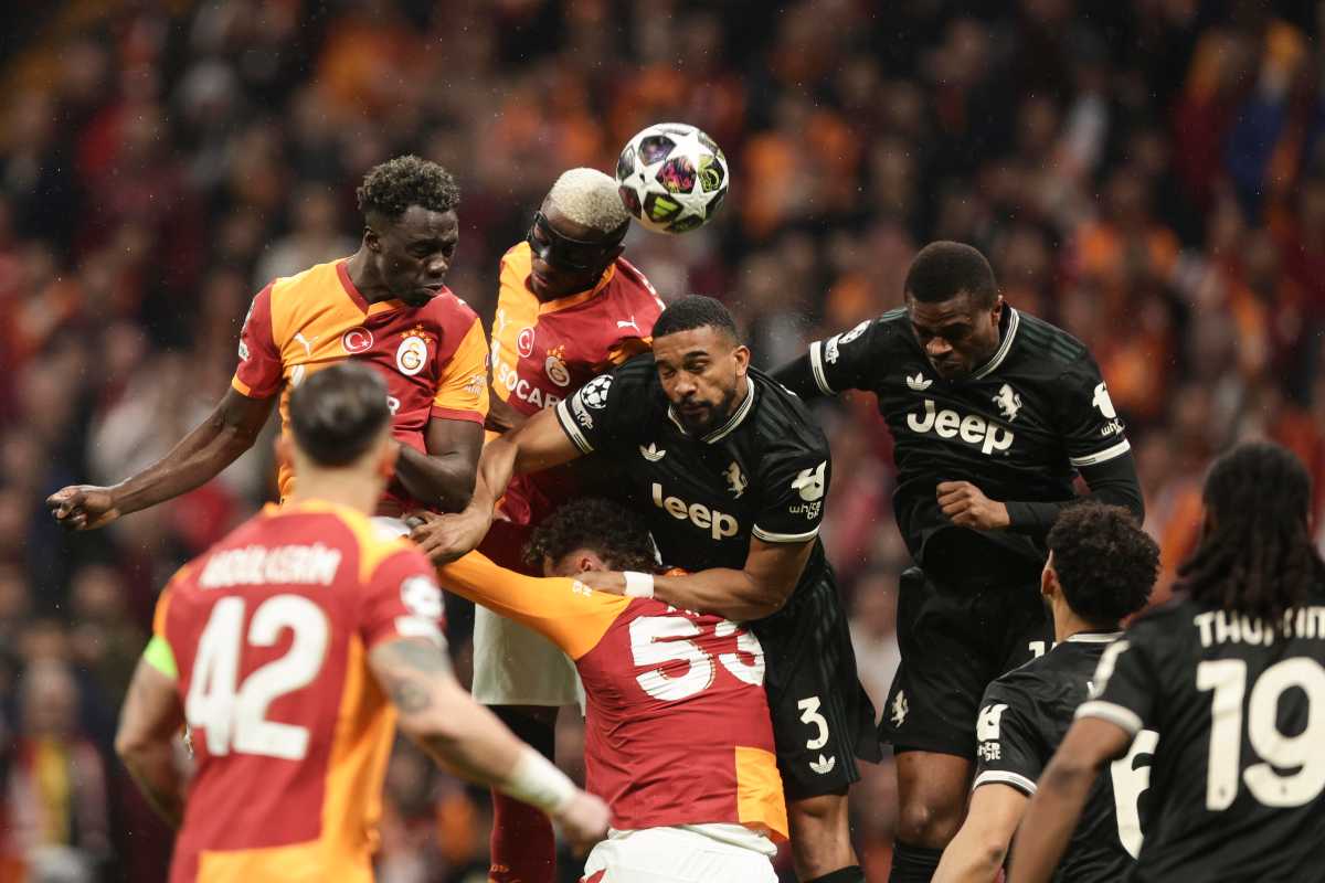 Bremer in azione contro il Galatasaray