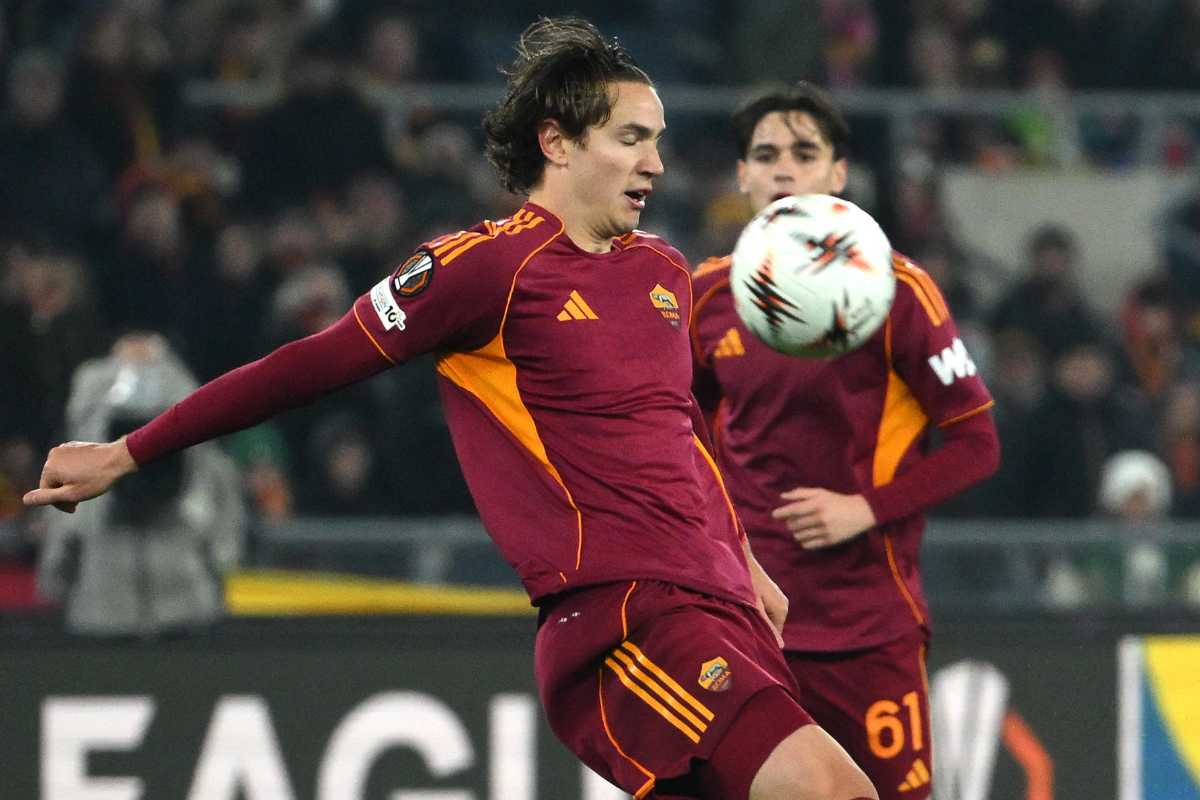 Daniele Ghilardi stoppa la palla di petto