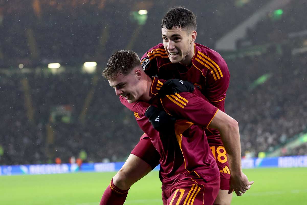 Ferguson e Soulé esultano dopo un gol