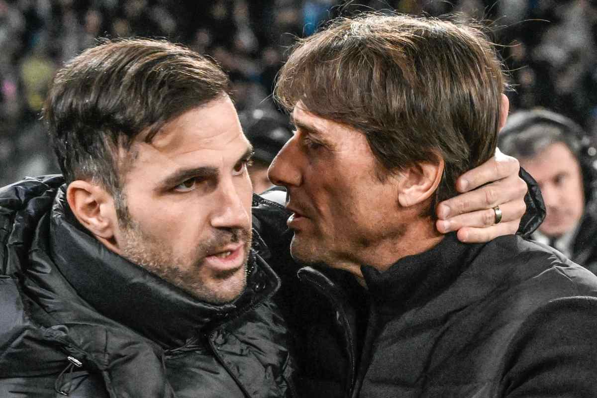 Fabregas e Conte si abbracciano