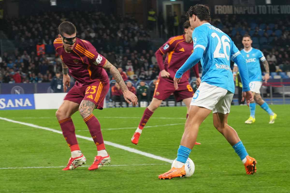 Gianluca Mancini in azione contro il Napoli