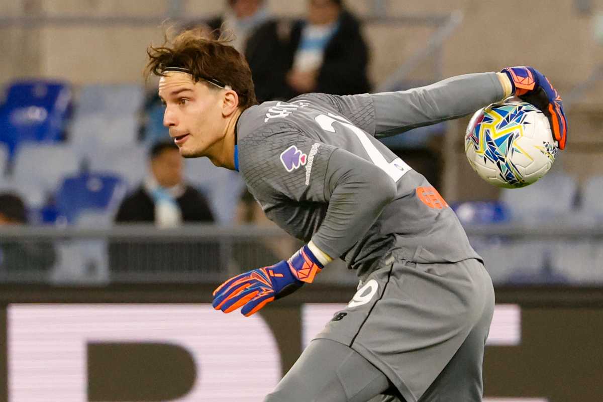 Marco Carnesecchi rilancia il pallone