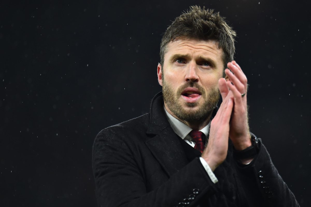 Michael Carrick applaude