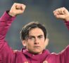 Paulo Dybala con la maglia della Roma