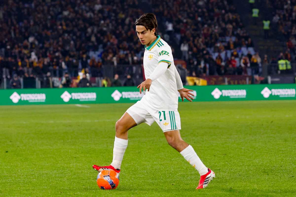 Paulo Dybala porta palla