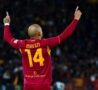 Donyell Malen esulta dopo un gol con la Roma