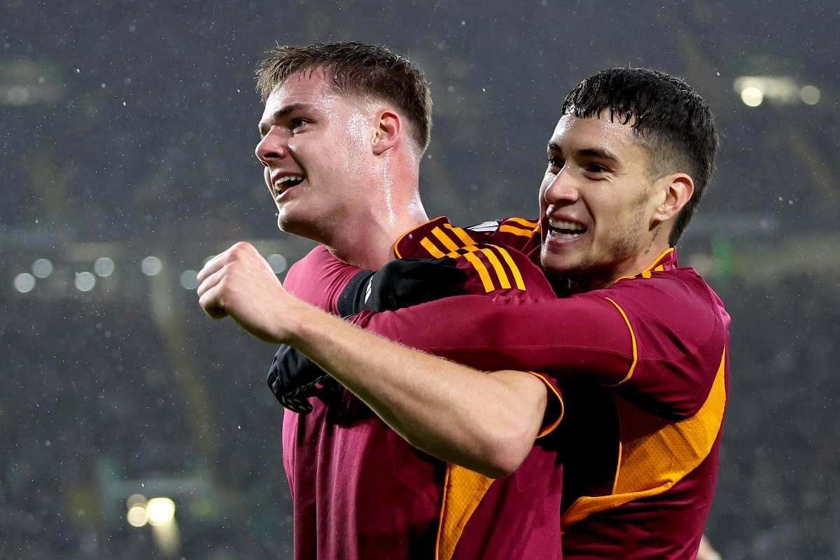 Ferguson e Soulé esultano dopo un gol