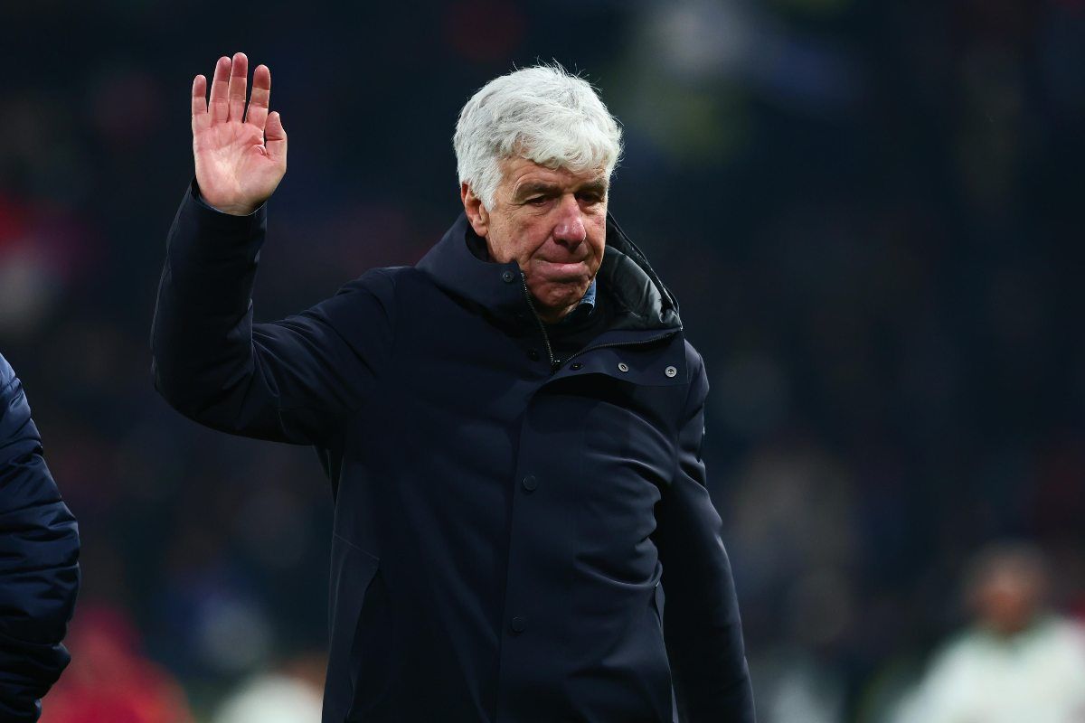 Gian Piero Gasperini saluta i tifosi