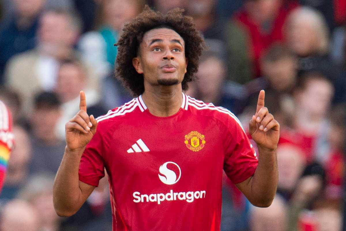 Joshua Zirkzee esulta dopo un gol