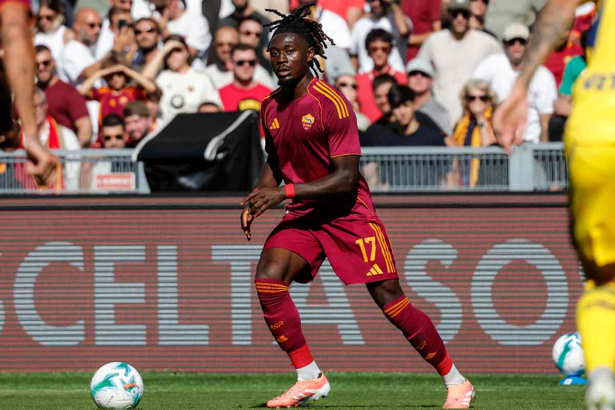 Manu Koné in azione con la maglia della Roma