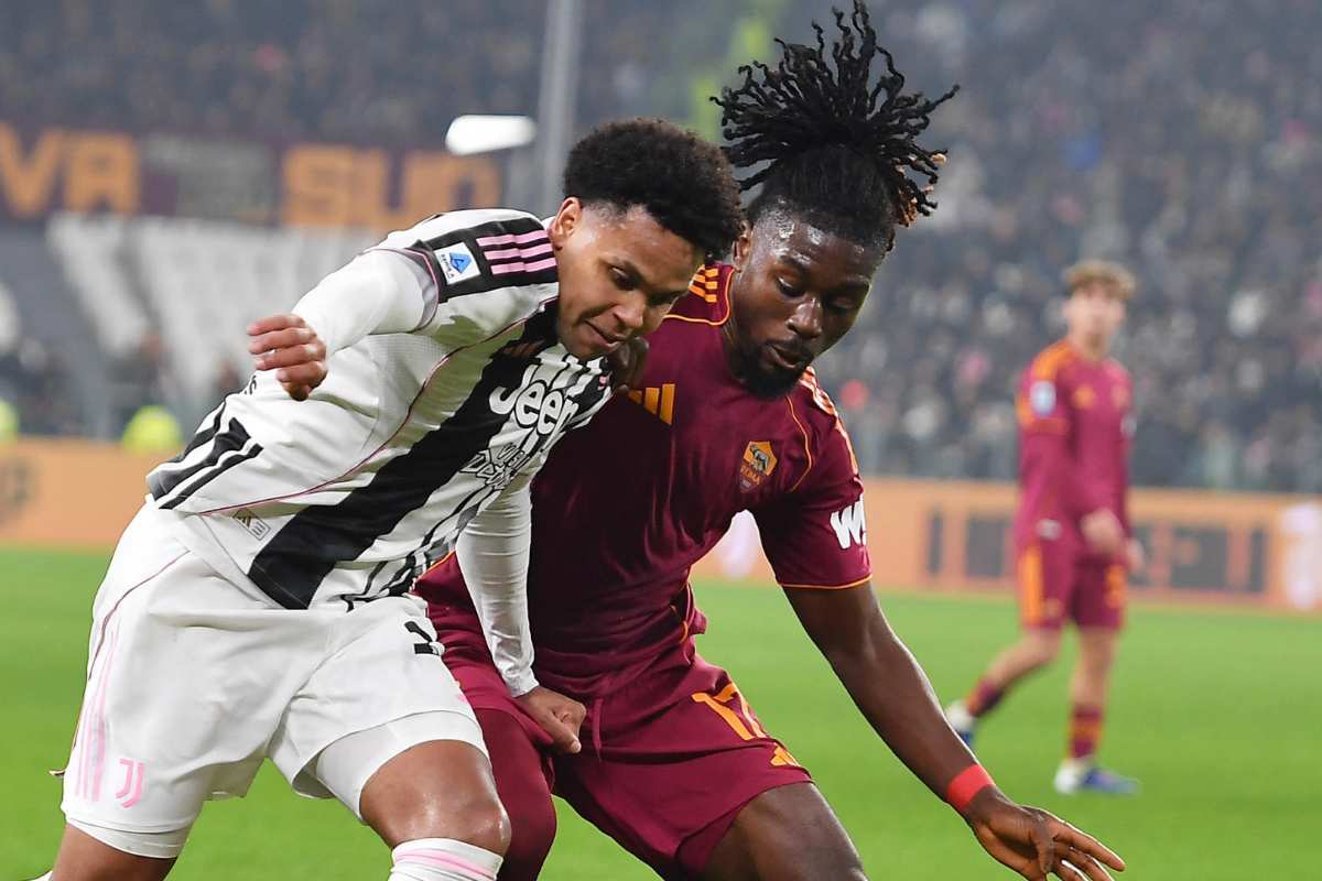 Manu Koné e McKennie lottano per un pallone a centrocampo