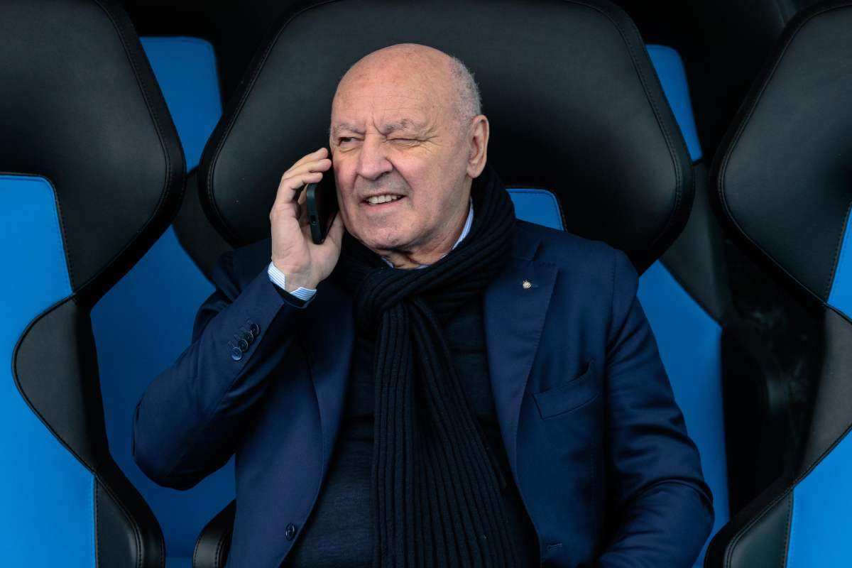 Marotta al telefono in panchina