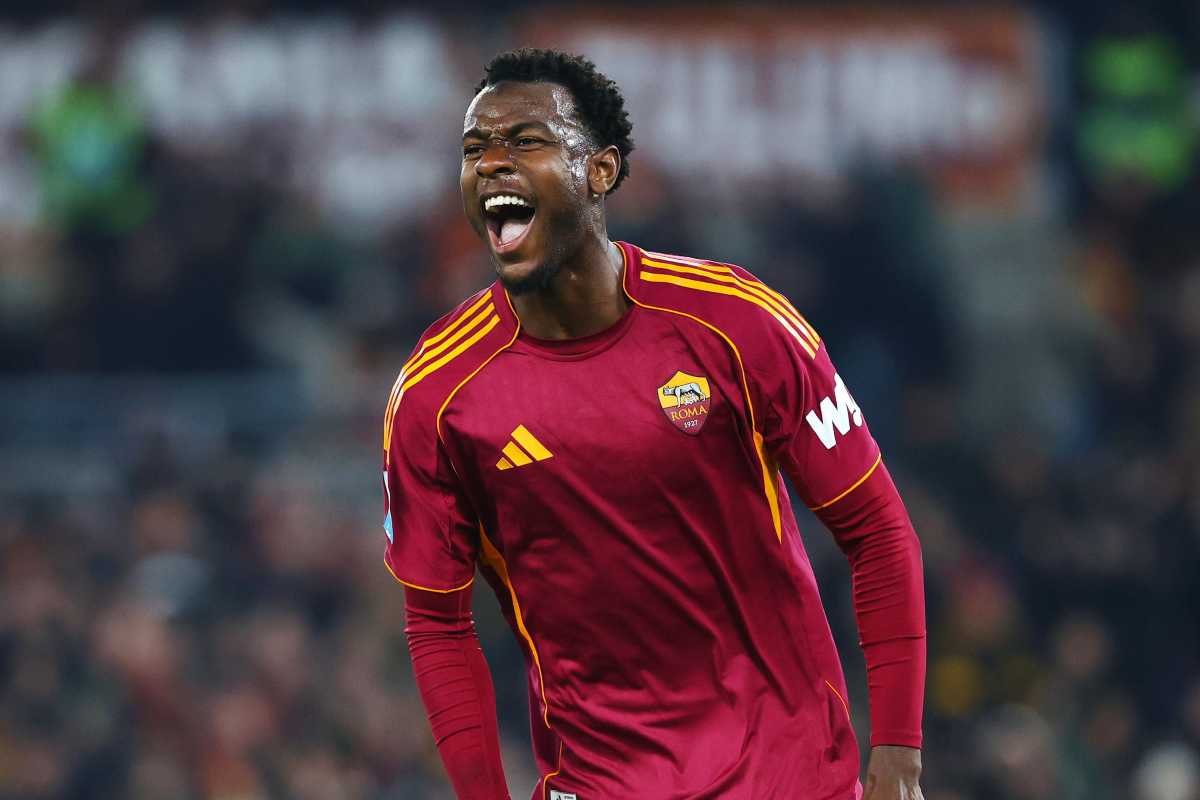 Evan Ndicka esulta con grinta