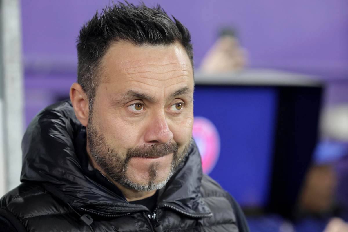 Roberto De Zerbi perplesso in panchina