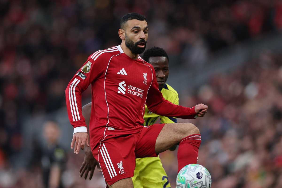 Salah porta avanti un pallone sulla trequarti