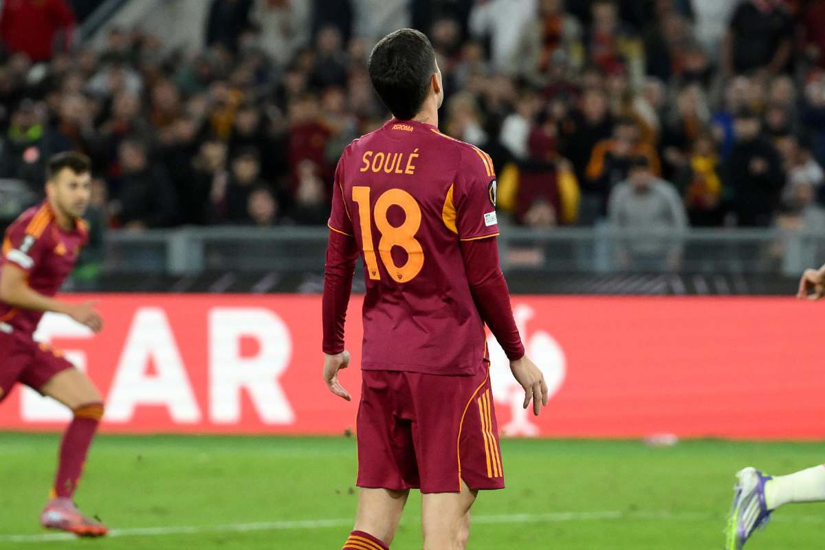 Matias Soulé si dispera in campo