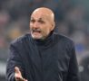 Luciano Spalletti dà indicazioni a bordo campo