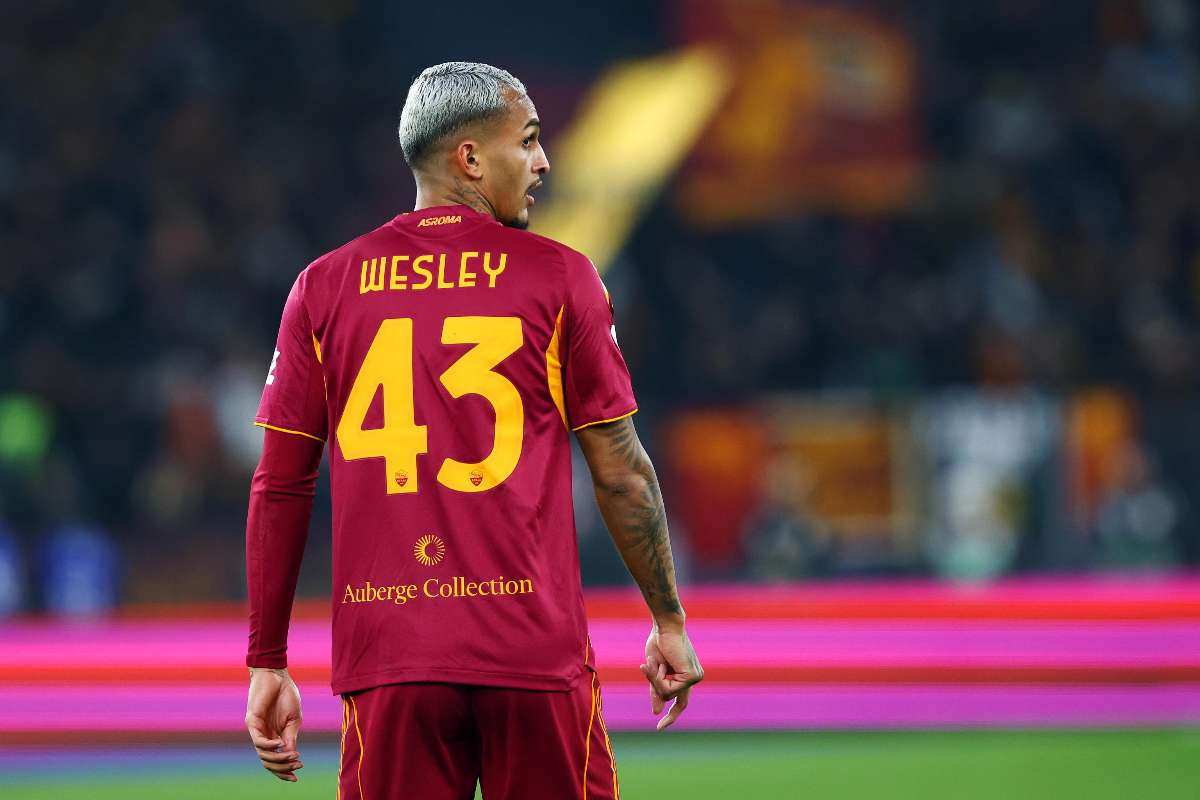 Wesley guarda verso la Curva