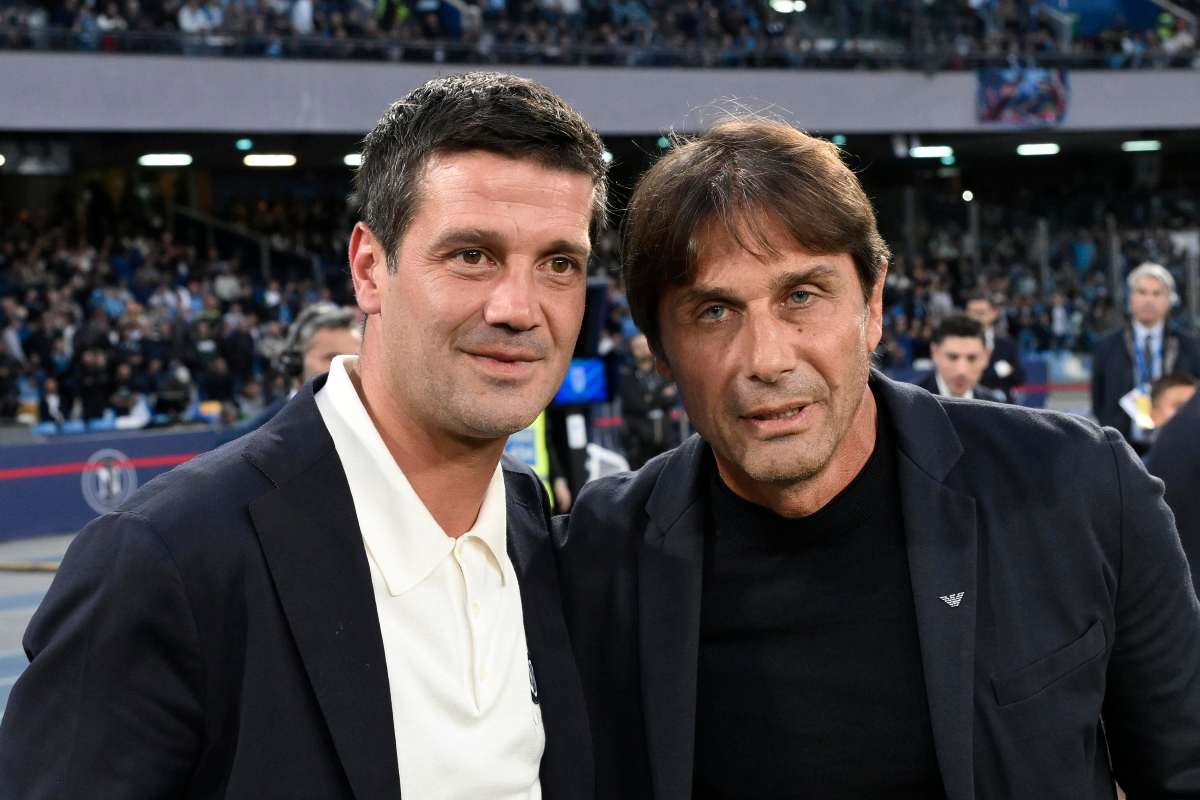Chivu e Conte si abbracciano a bordo campo