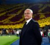 Claudio Ranieri con la Curva Sud sullo sfondo