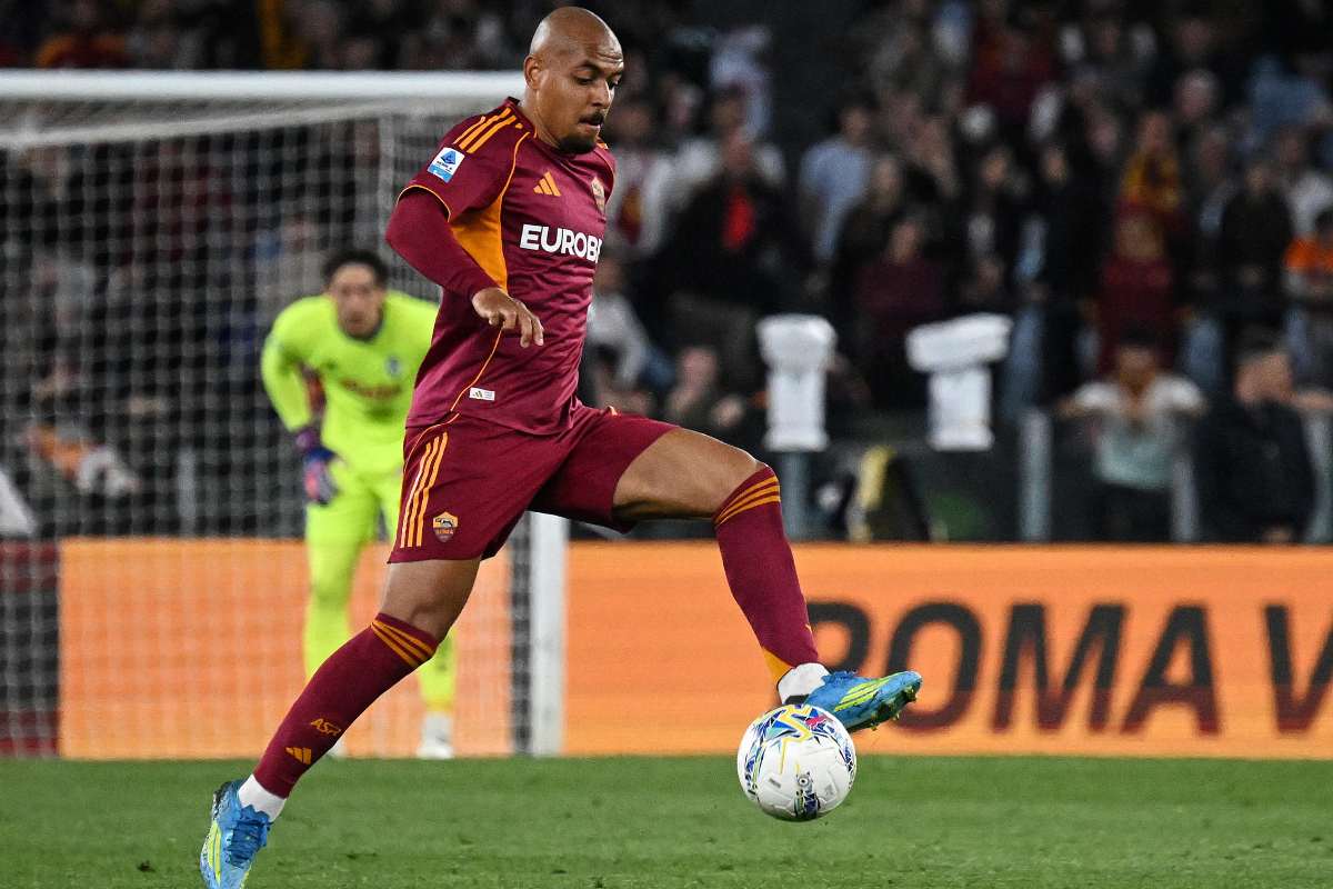 Donyell Malen in azione con la maglia della Roma