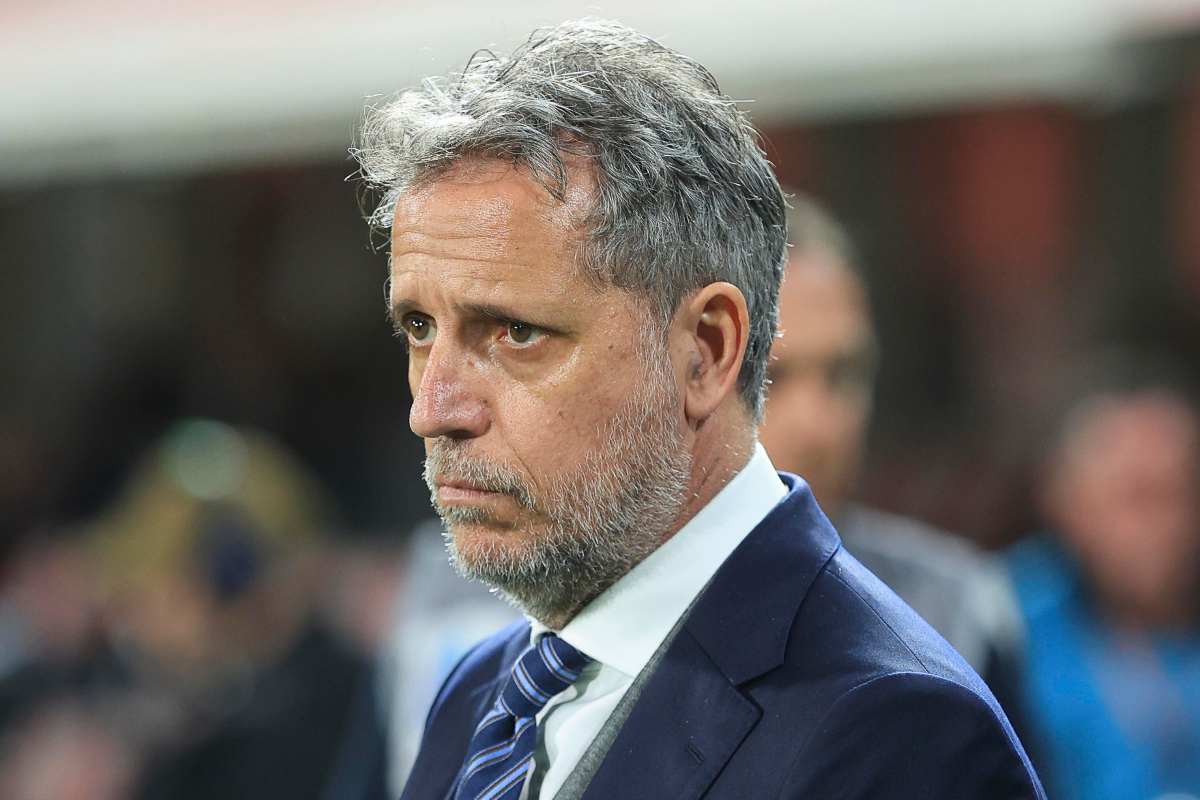 Il direttore sportivo della Fiorentina a bordo campo